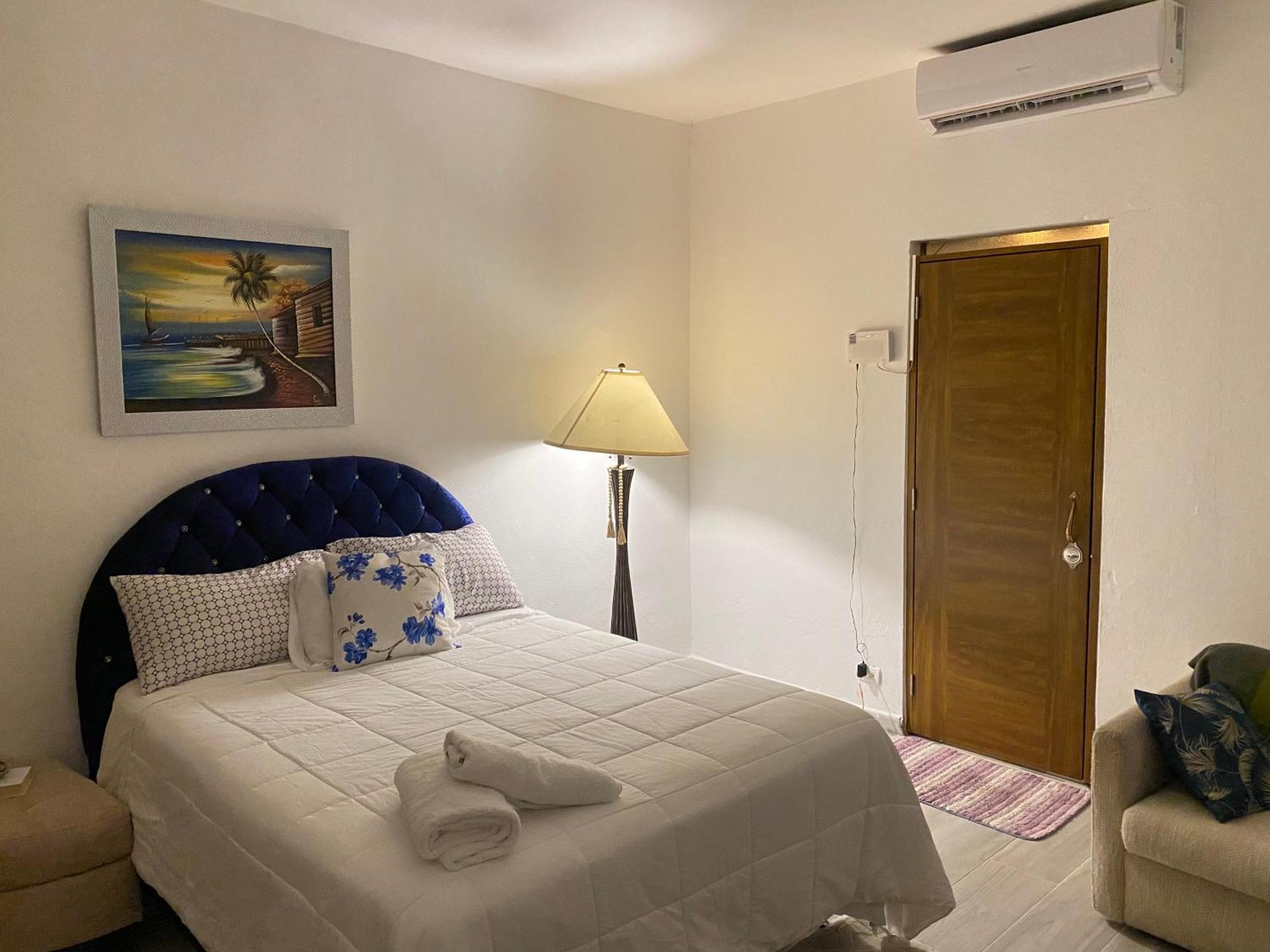 Only Room By Merengue House, 8 Minutos Airport Monte Adentro  Exteriör bild